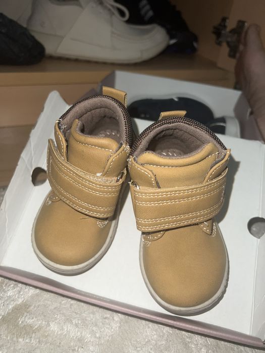 Продам новые ботинки