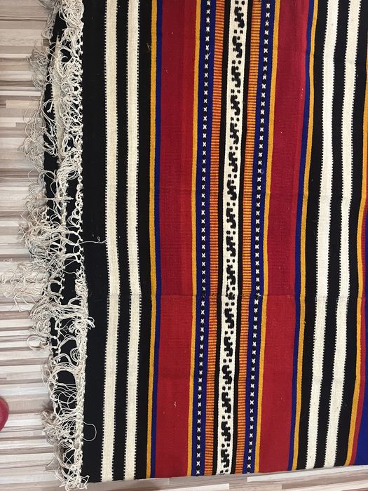 Продавам вълнен килим