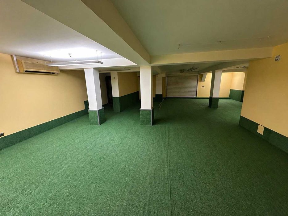 Магазин с голяма витрина в гр.Пловдив - кв. Каменица 1