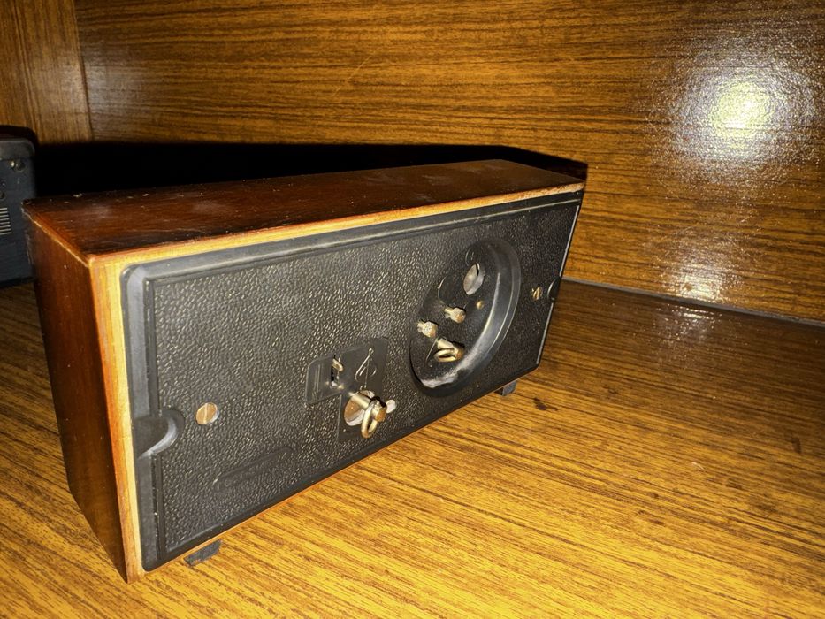 Настольный будильник Наири