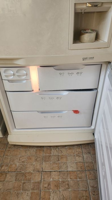 Холодильник Samsung