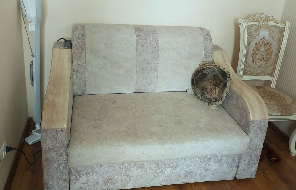 Продам маленький диван раскладной