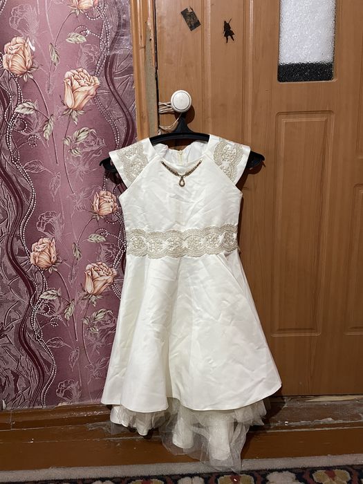 Продам платья  не дорого