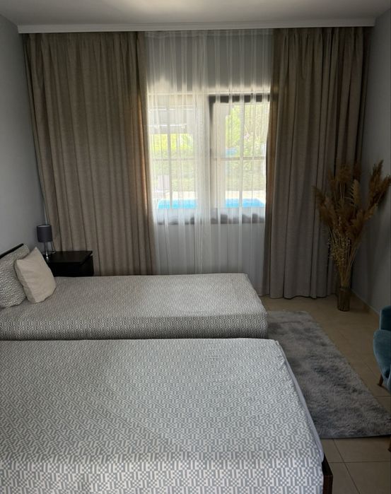 Две единични легла