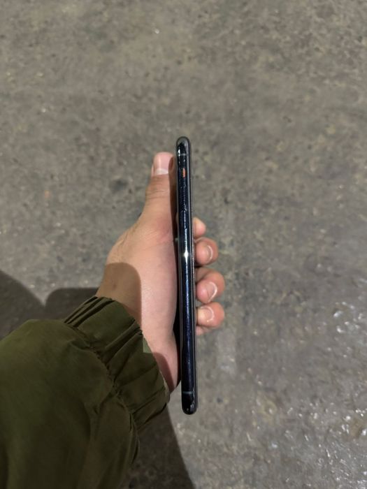 Продам iPhone 11 Pro Max с гарантией