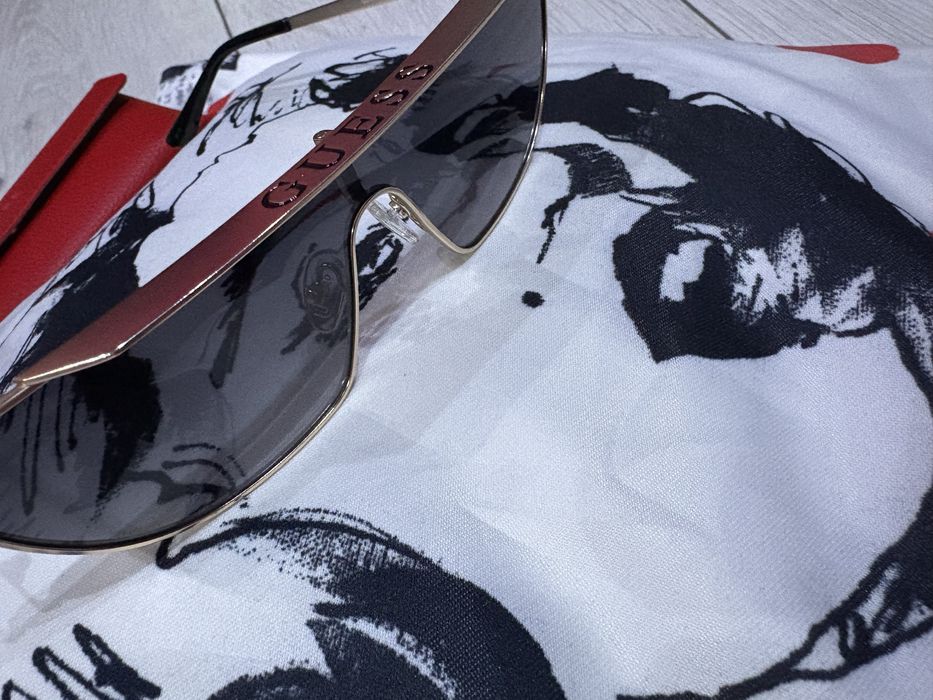 Слънчеви очила Guess