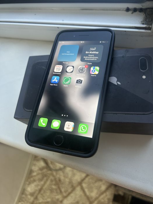 iPhon 8+ есть чехол и коробка