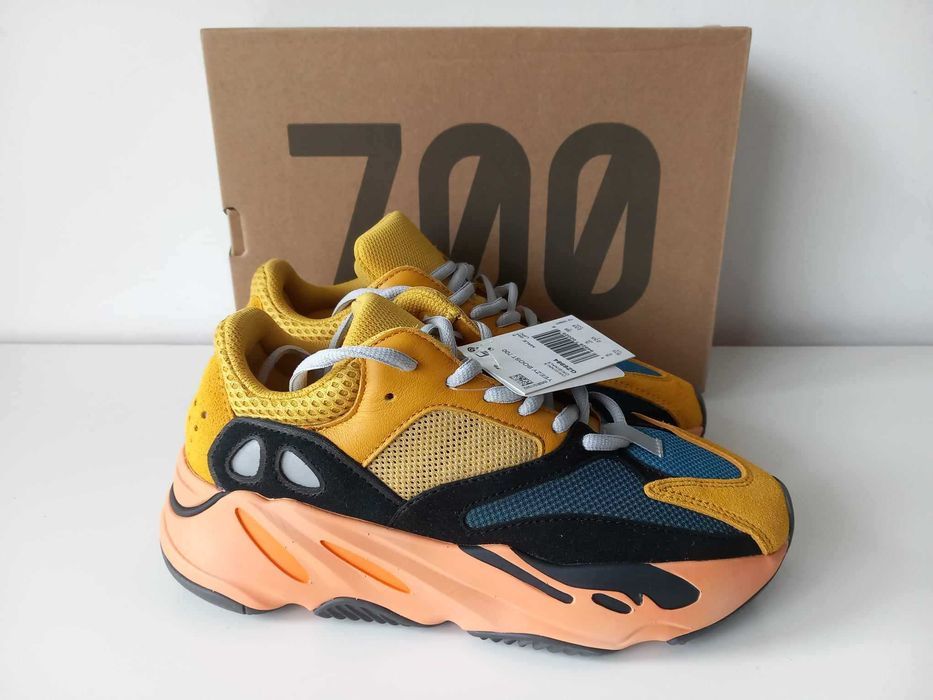 маратонки Adidas Yeezy Boost 700