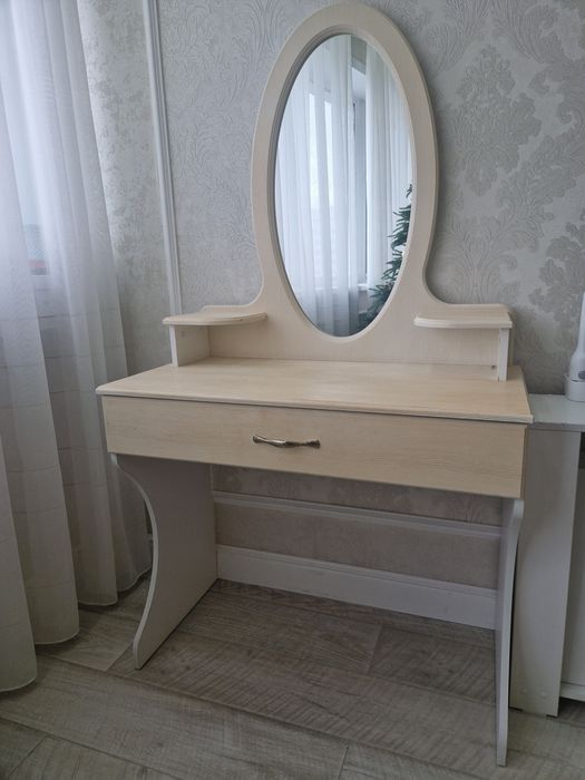 Туалетный столик