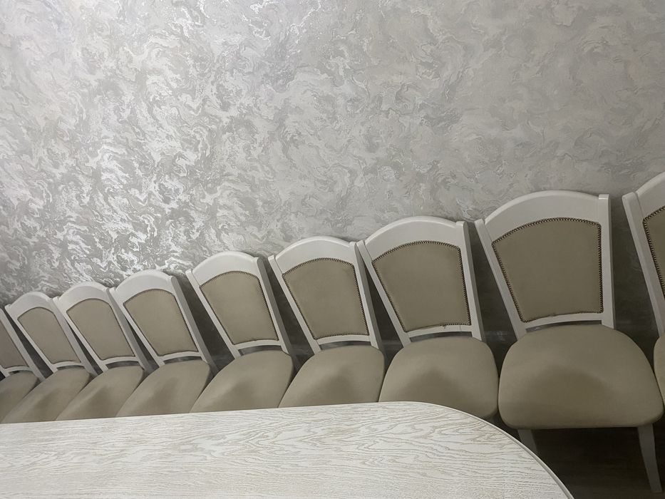 Стол со стульями