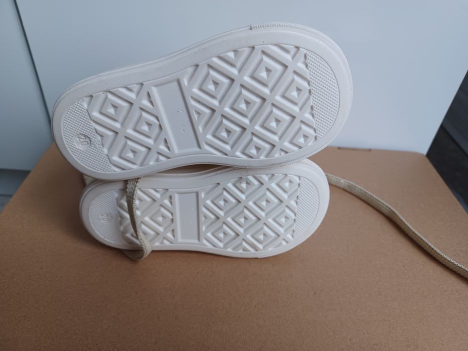 Обувки, ботушки и кецове за момиченце