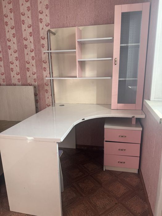 Сабақ оқитын стол