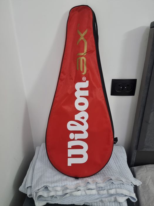 Продаю теннисную ракетку с чехлом