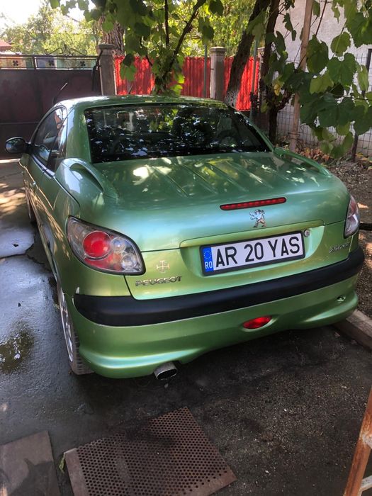 Vând Peugeot 206 CC Cabrio, an 2002, motor 2.0 benzină, 136 CP.