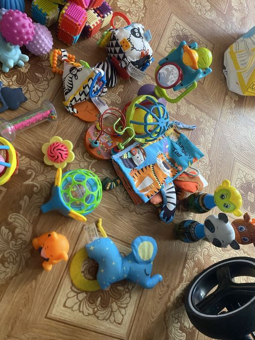 Продам игрушки для малышей