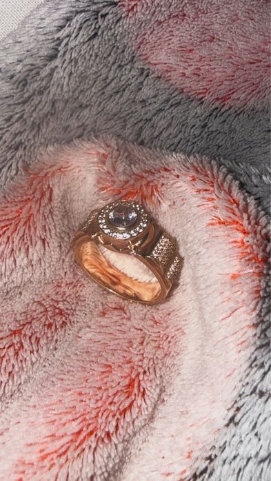 Продам кольцо золотое