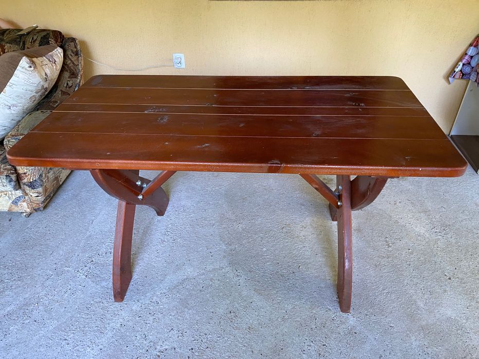 Masă din lemn de brad