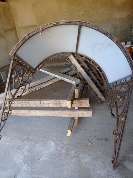 Ажурный металлический навес