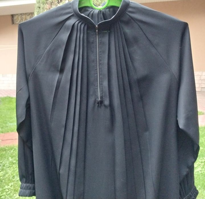 Чёрное шёлковое платье