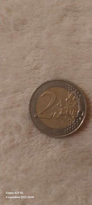 Moneda 2 euro cu defecte