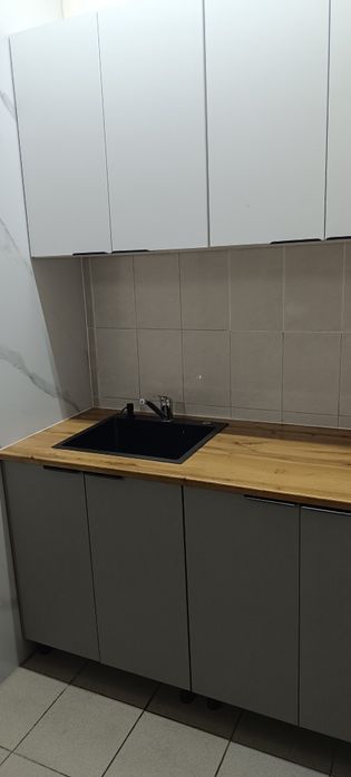 Квартира в частном доме кухня студия .