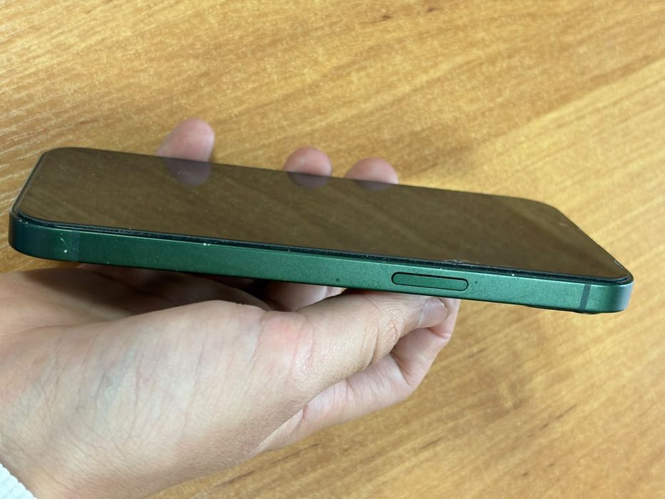 iPhone 13 зелёного цвето