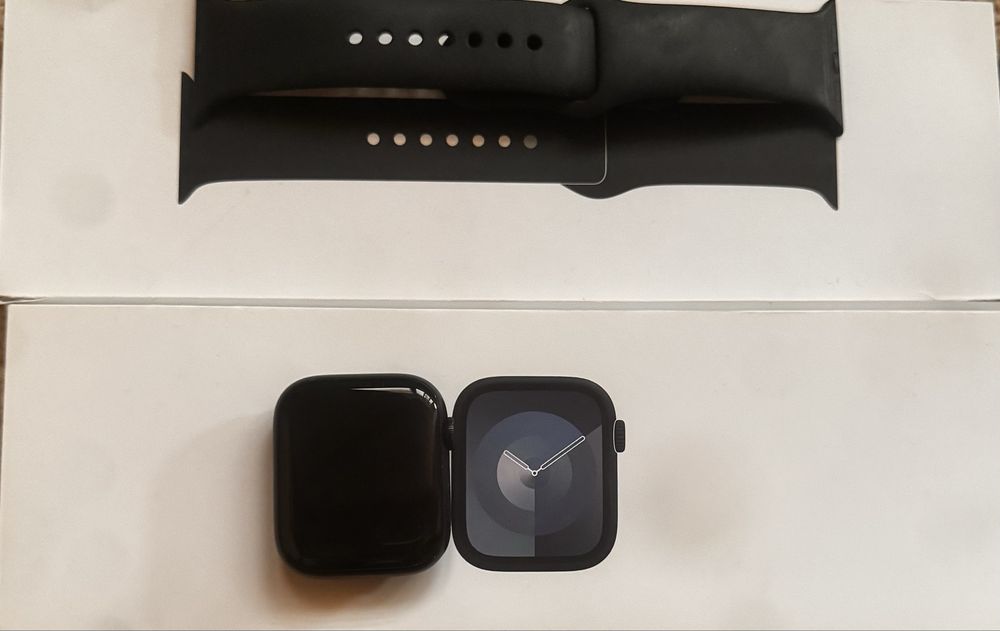 Apple Watch • Series 9 • 45 mm • Aluminium & Ceramic Case