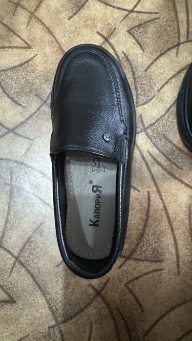 Продам детские туфли