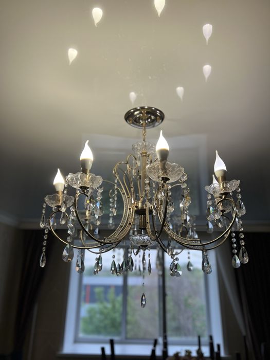 Продам люстру для гостинной