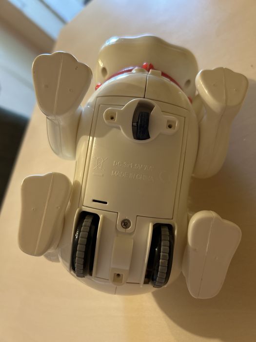 Caine interactiv care merge, cu sunete si lumini