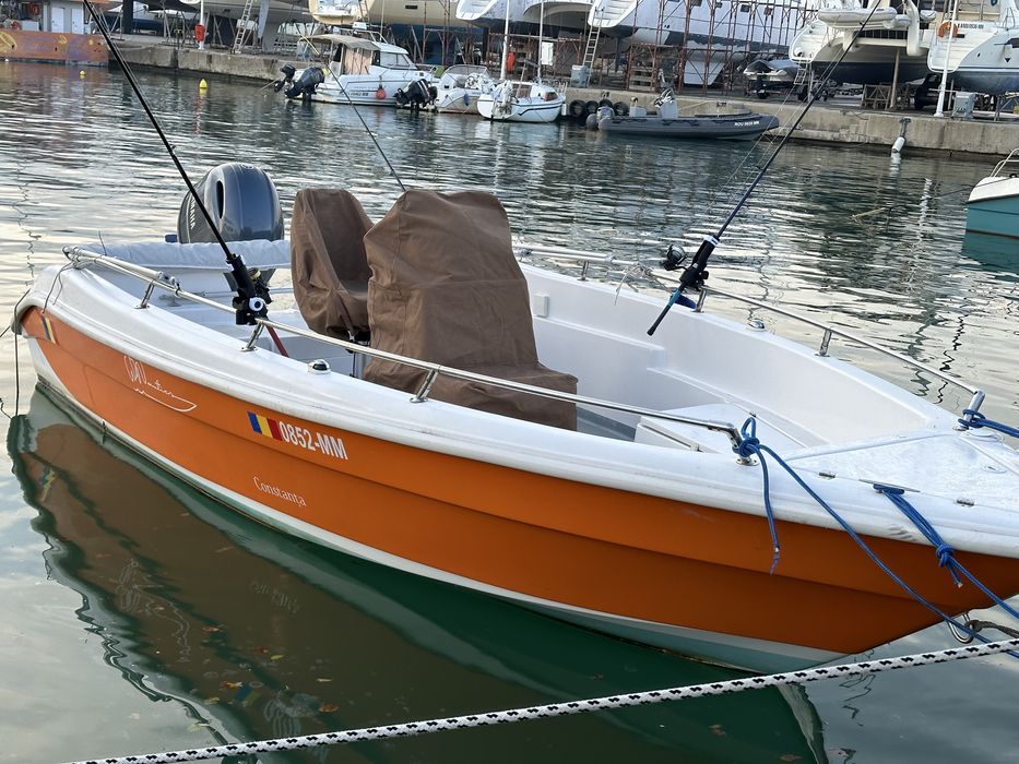 Barca / Salupa Delphin 5.5.An 2020 cu motor Yamaha 80 cp (100 h) + peridoc inmatriculat. Pescuit, agrement, etc