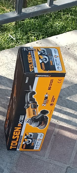 угловая шлифмашина Tolsen 79527.