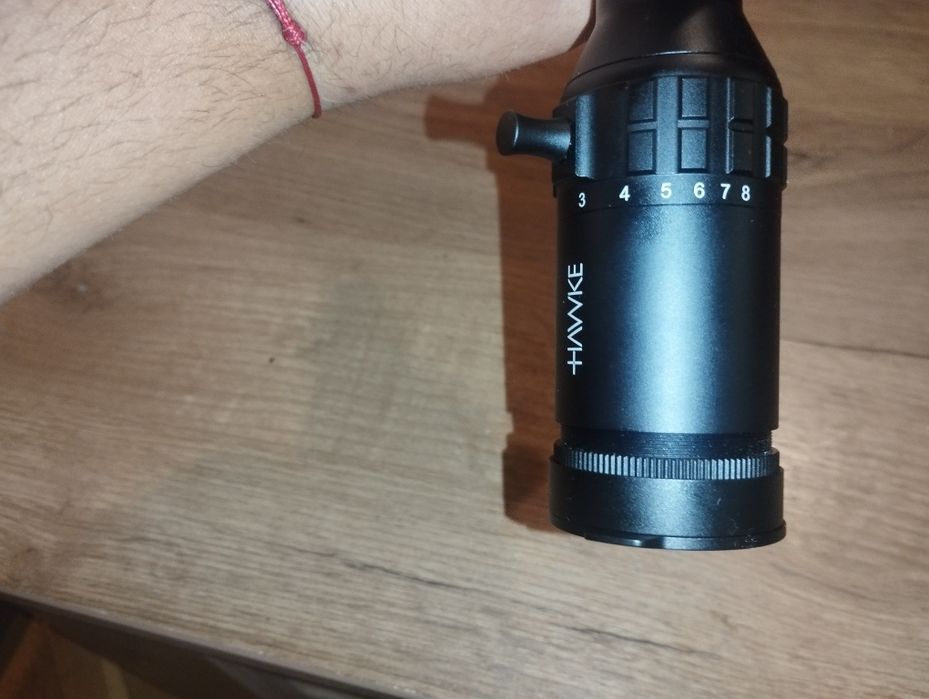 Продавам оптика за гонка Hawke Frontier 30FD 1-8х24, заедно с рингове на Русан 30 мм за пикатини база бърз монтаж.