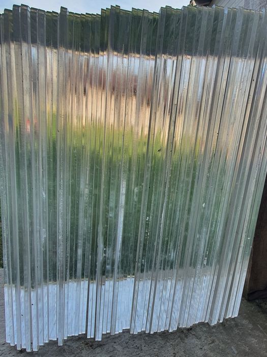 Panouri din plexiglas transparent