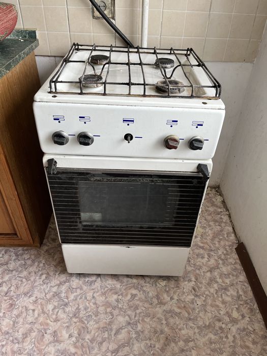 Продам газовую плиту.