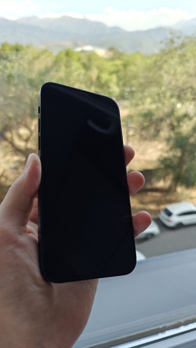 продам iPhone 12