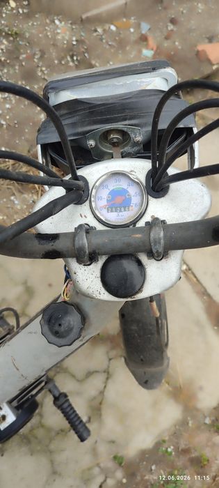 Vand moped cu pedale!