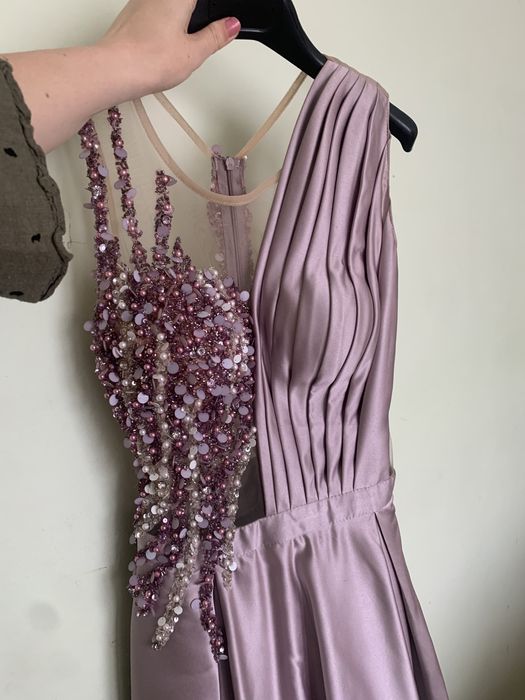 Vand rochița de nunta deosebit de frumoasa mărimea 36(S)