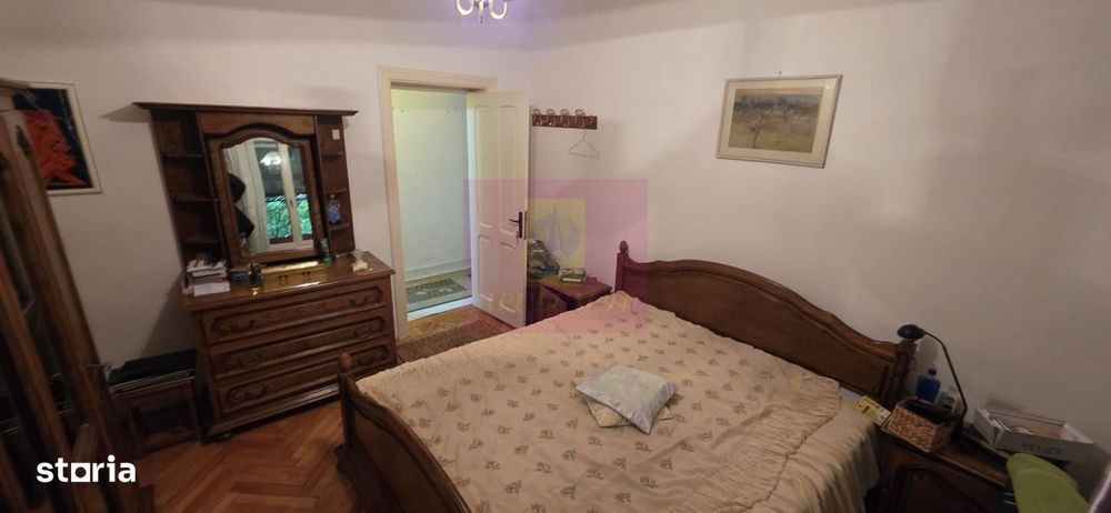 Vila de vanzare cu 6 camere si teren de 1000 mp in Cornu, Prahova