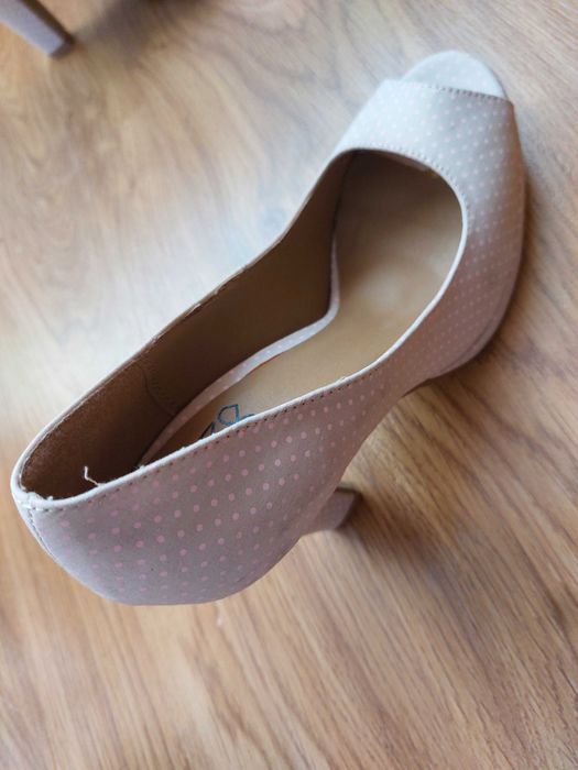 Обувки розови с ток