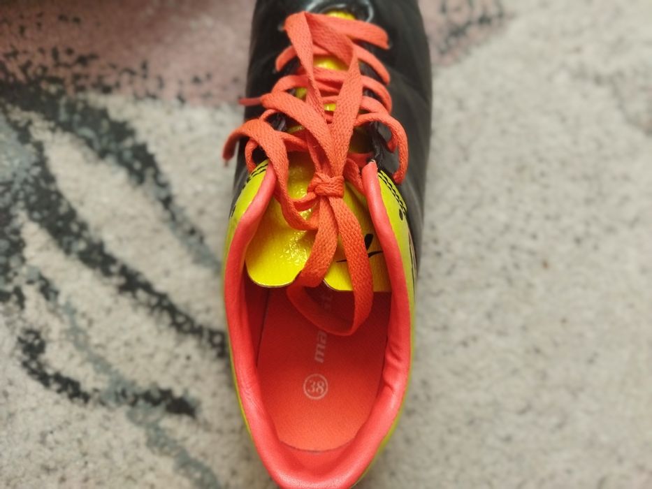 Чисто нови бутонки 38 номер