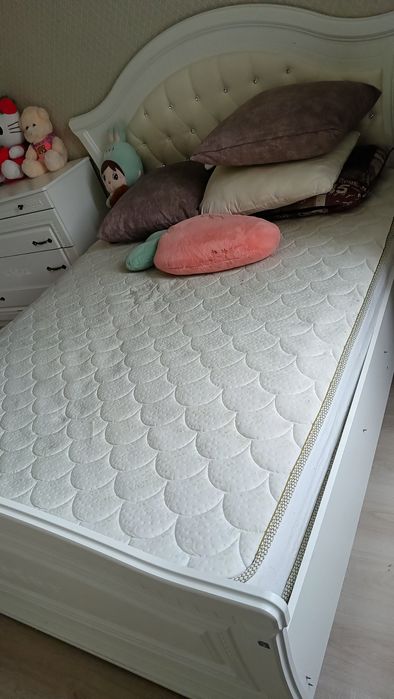 Продам кровать с комодом