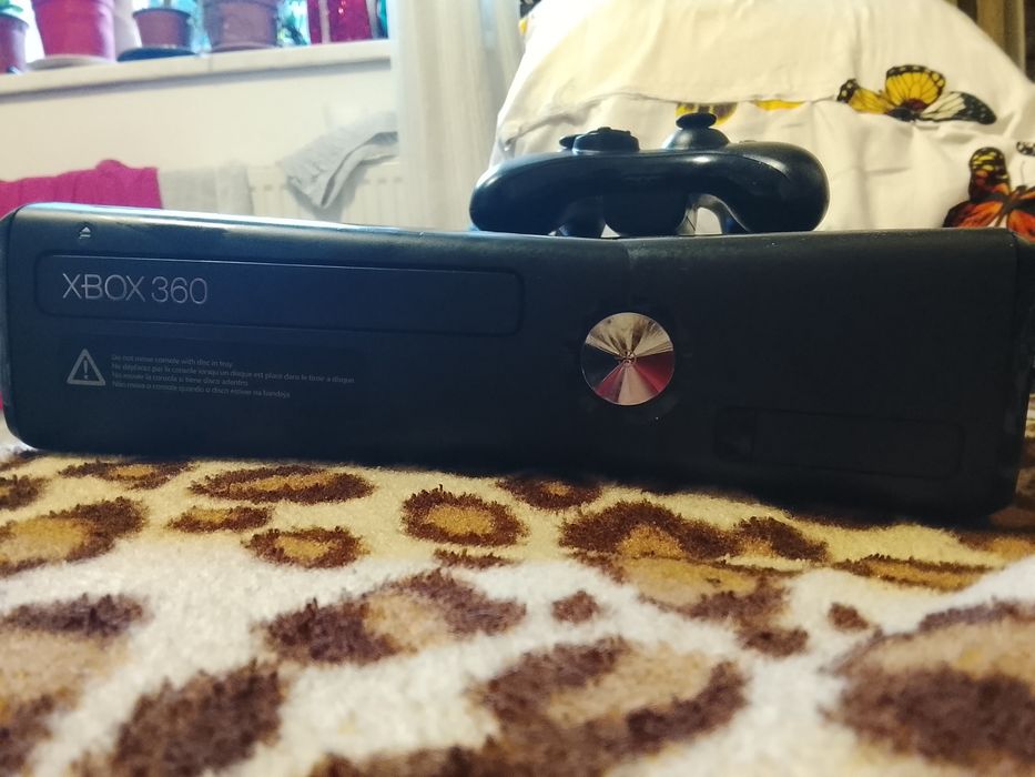 Vând xbox360 cu fifa19