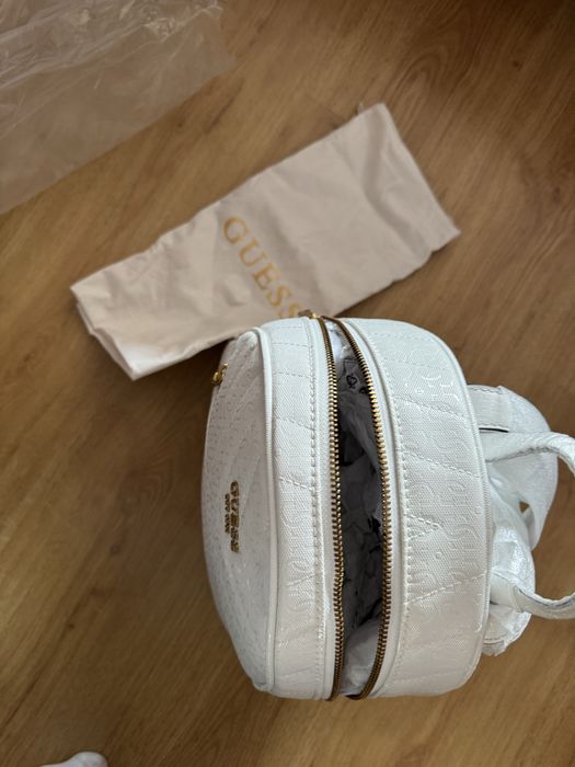 Раница Guess оригинална нова