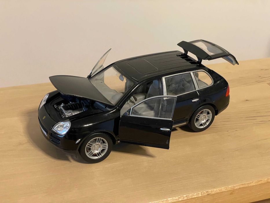 Количка Porsche Cayenne 1:24