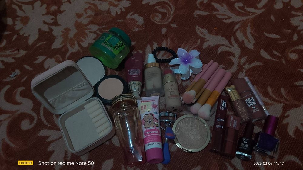 Kasmetika  ayollarga kerakli barcha buyum