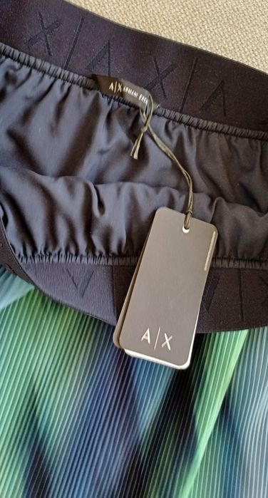 Нова пола от Armani Exchange, размер L.  Цена 80 евро.