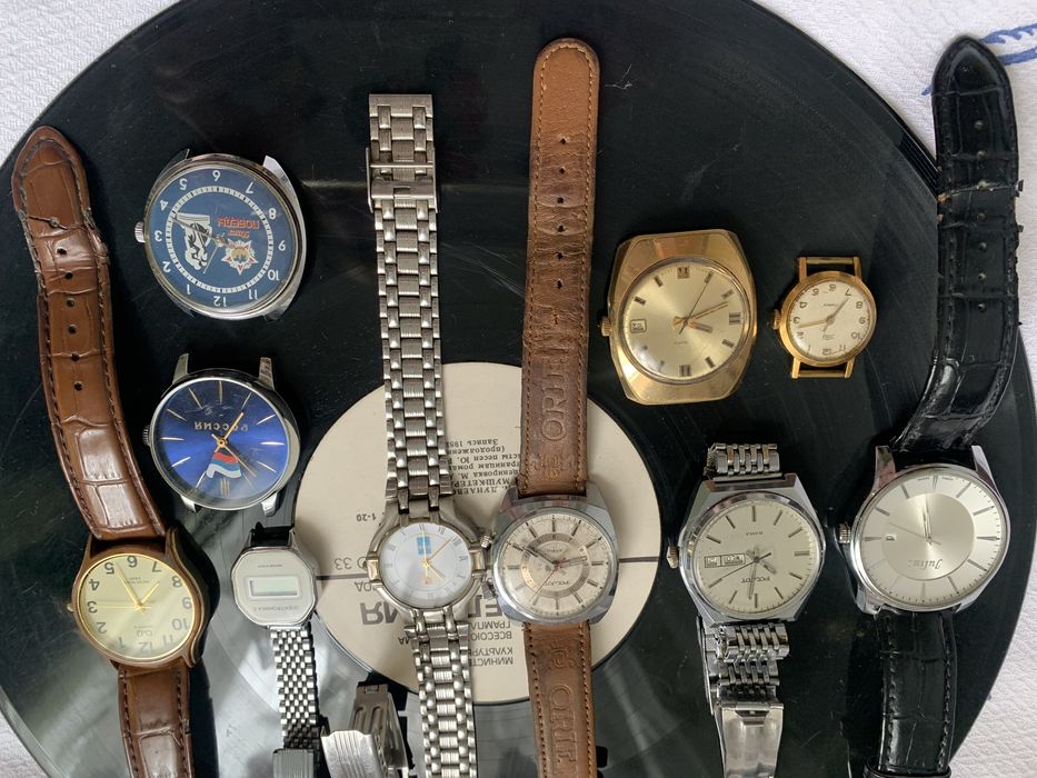 Срочно продам винтажные наручные часы