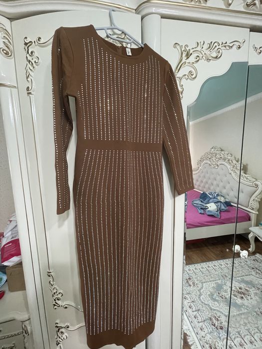 Продам платье со стразами трикотаж