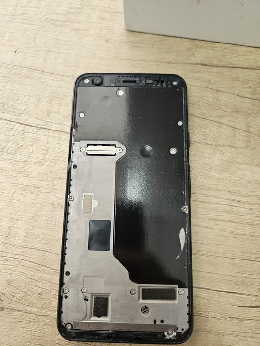 Продам Google pixel 3A на запчасти, без дисплея.